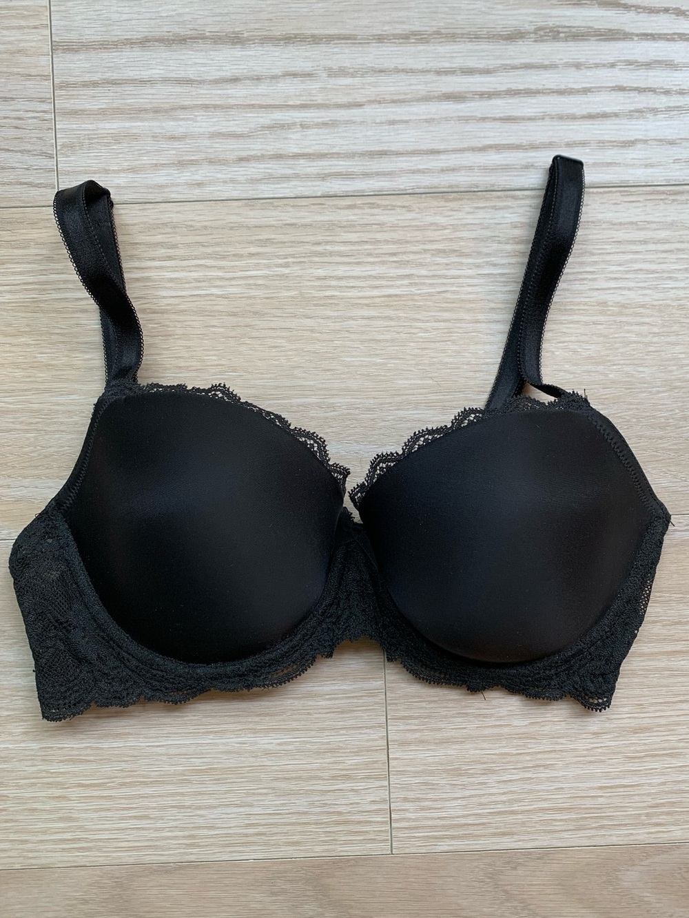 Victoria's Secret Dream Angels Black Lace Trim Lined Demi Bra Size 32DD